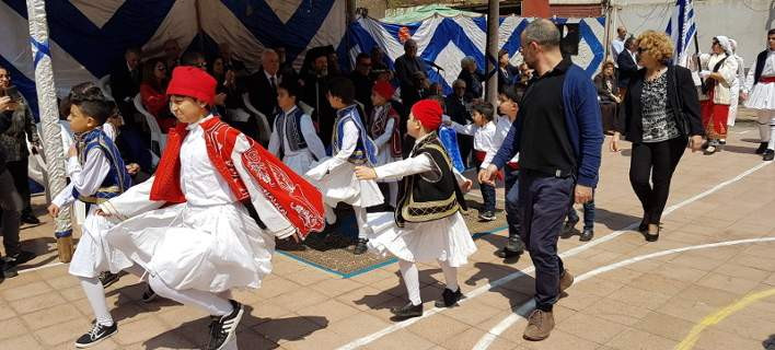 Αίγυπτος: Τα ελληνόπουλα του Καΐρου παρέλασαν τιμώντας τους αγωνιστές του 1821 [εικόνες]